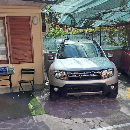 Apartamento Casa Laura Sartori Torri Del Benaco Exterior foto